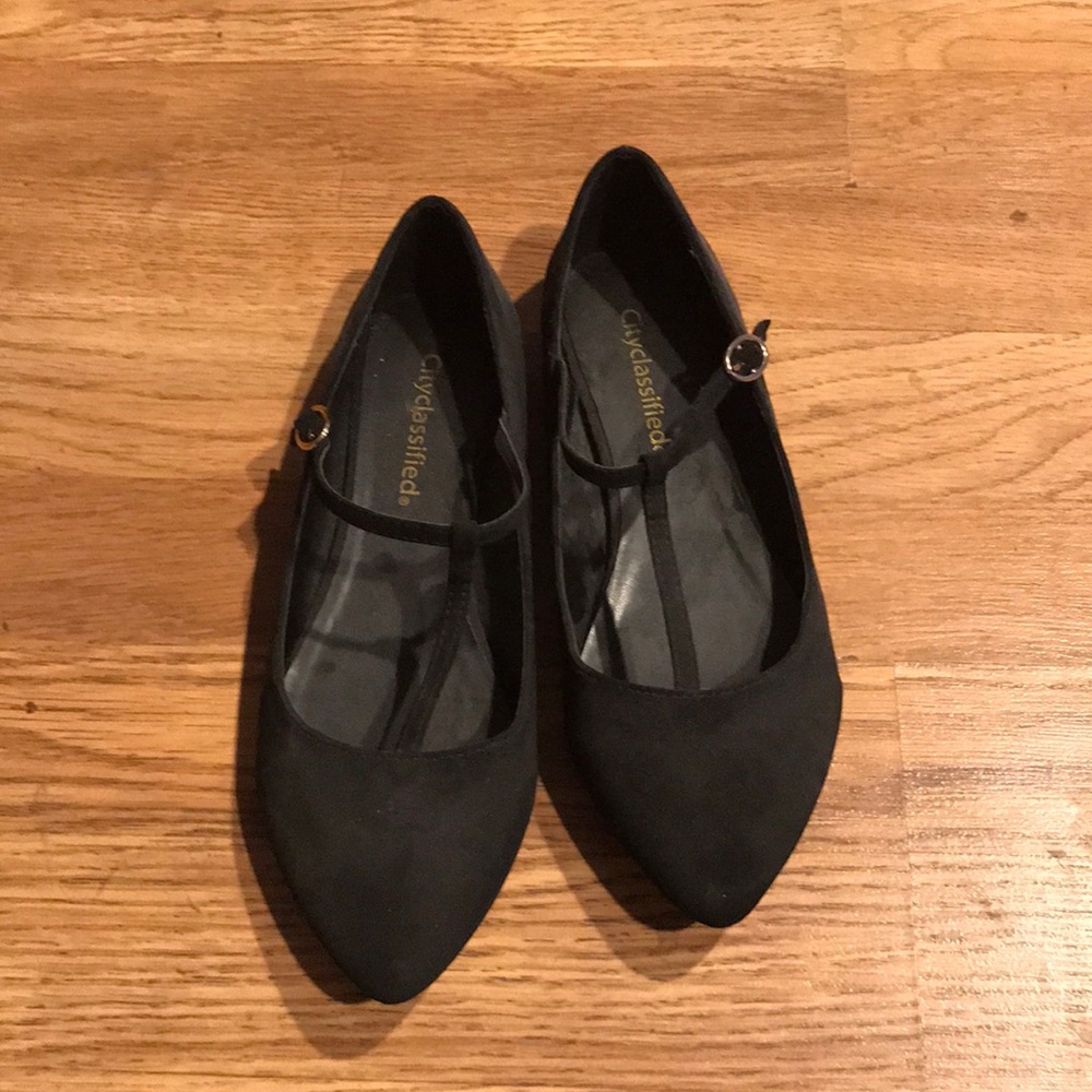 Strappy black flats